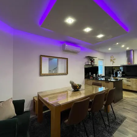 Villa Andrijana - Exclusively Yours - Family Getaway With Private Pool Kaštela