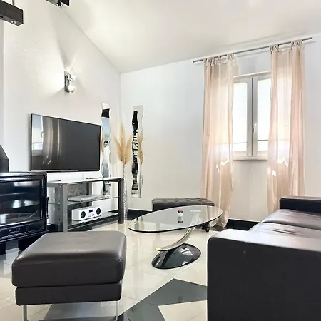 Andrijana - Exclusively Yours - Family Getaway With Private Pool *