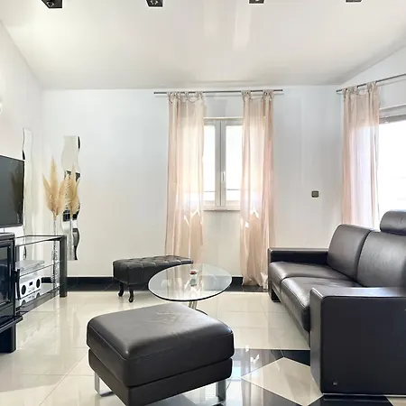 Andrijana - Exclusively Yours - Family Getaway With Private Pool فيلة Kaštela