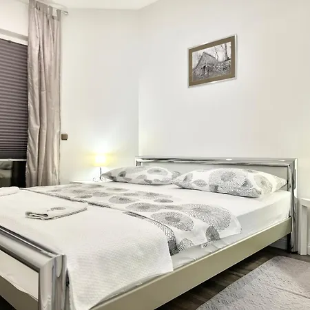 Andrijana - Exclusively Yours - Family Getaway With Private Pool * Kaštela
